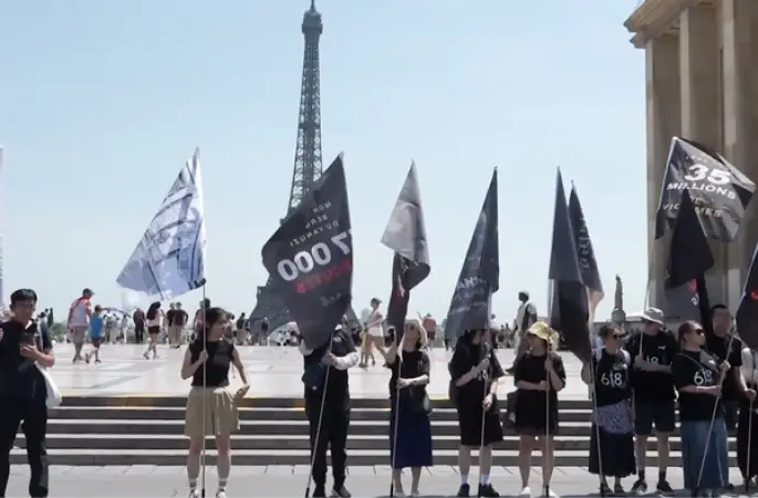 Paris’te "Nanking Katliamı" için anma yürüyüşü