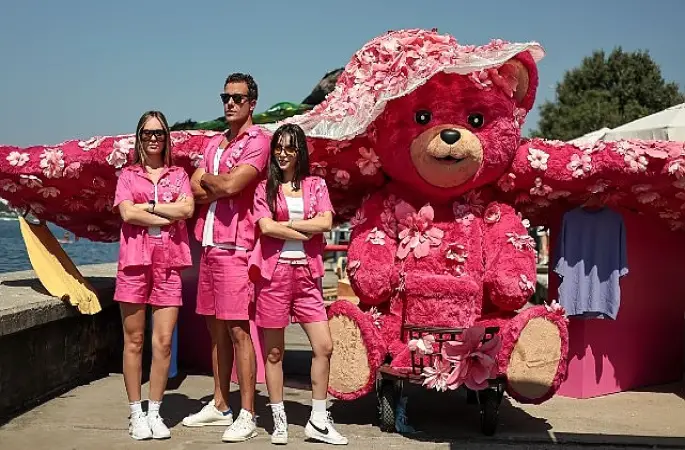 Red Bull Uçuş Günü'nde Yumoş Airlines Ünlü İsimlerle İlk ve Tek Uçuşunu Gerçekleştirdi