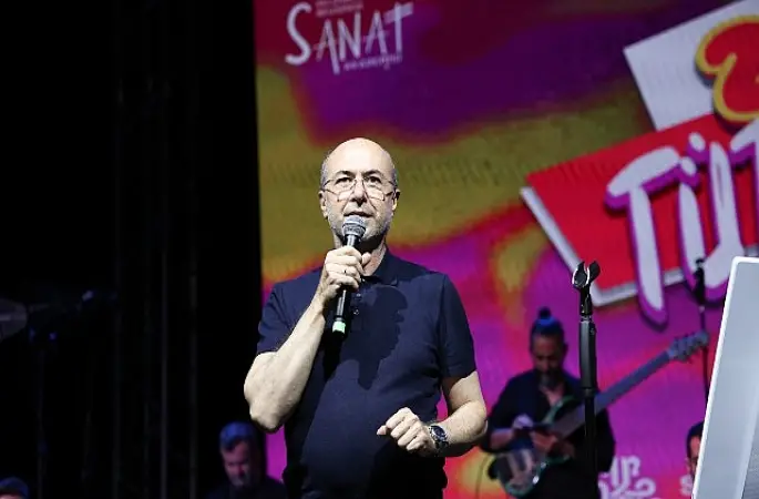 Selçuklu Belediyesi Sanat Akademisi'nden Unutulmaz 2000'ler Türkçe Pop Konseri