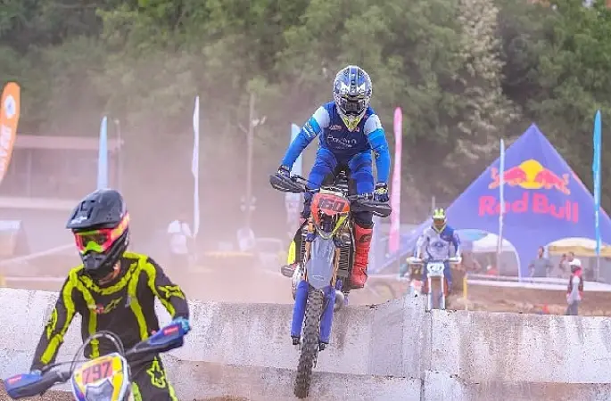 Süper Enduro'da start Başkan Büyükakın'dan