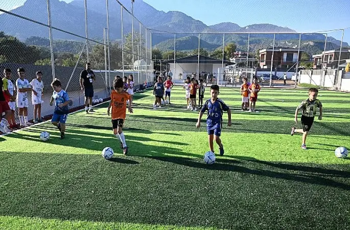 Tekirova'ya yeni halı saha kazandırıldı