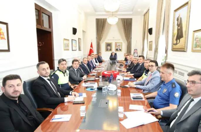 Trabzon'da trafik güvenliği ve ulaşım masaya yatırıldı