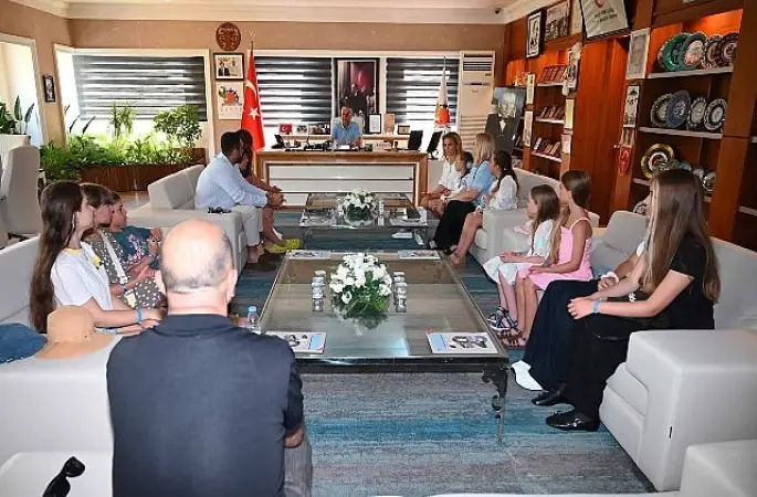  Ukraynalı çocuklar Kemer'de moral depoladı 