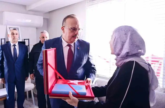 Vali Canbolat’tan şehit polis Koçyiğit’in ailesine taziye ziyareti
