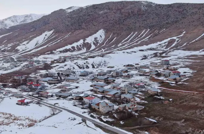 Van’ın kırsal mahallelerinde karla gelen güzellik
