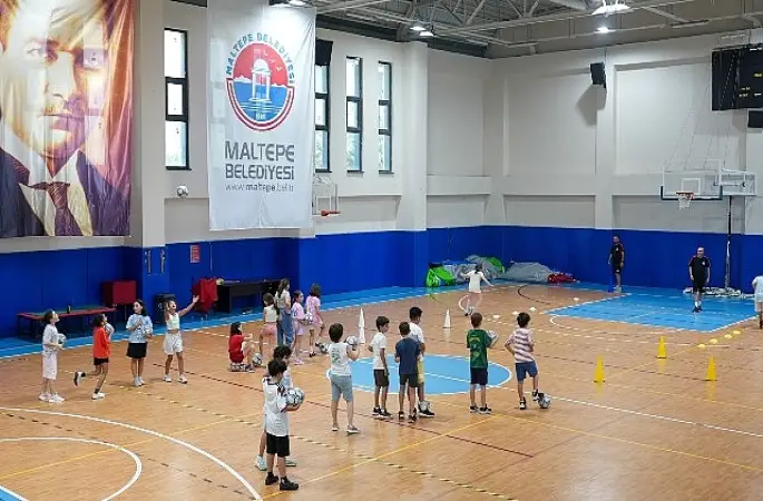 Yaz Okulu'nda futsal ve masa tenisi dersleri başladı