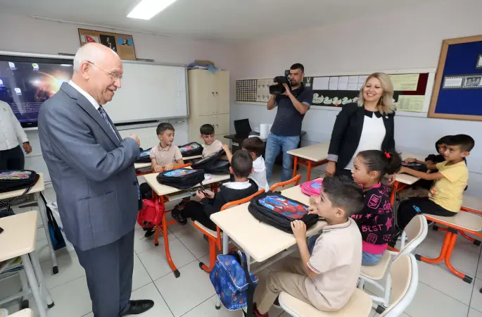 Yenimahalle Belediyesi’nden öğrencilere kırtasiye desteği