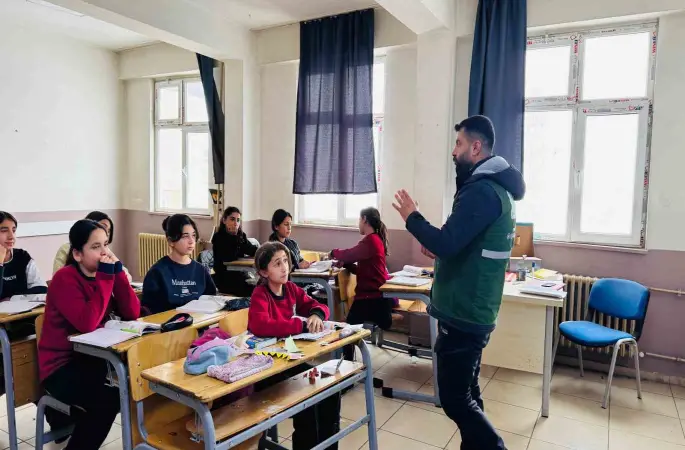 Yeşilay’dan öğrencilere bağımlılıkla mücadele eğitimi
